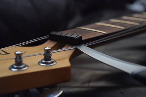 Guitar nut height adjustment – The easy way. Removing the nut.