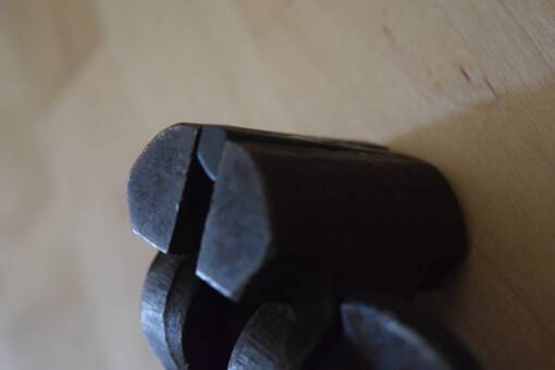 Guitar nut height adjustment – The easy way. Sanding (before).