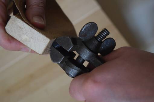 Guitar nut height adjustment – The easy way. Sanding the nut.