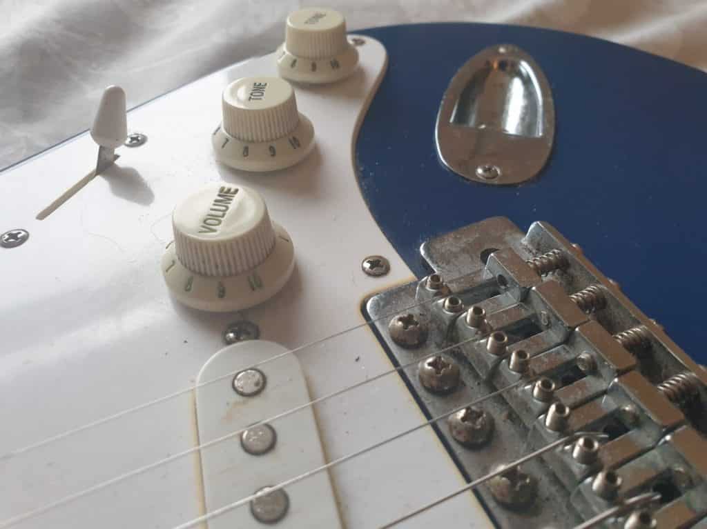 Falling in love with the Stratocaster (again) - The Blogging Musician @ adamharkus.com