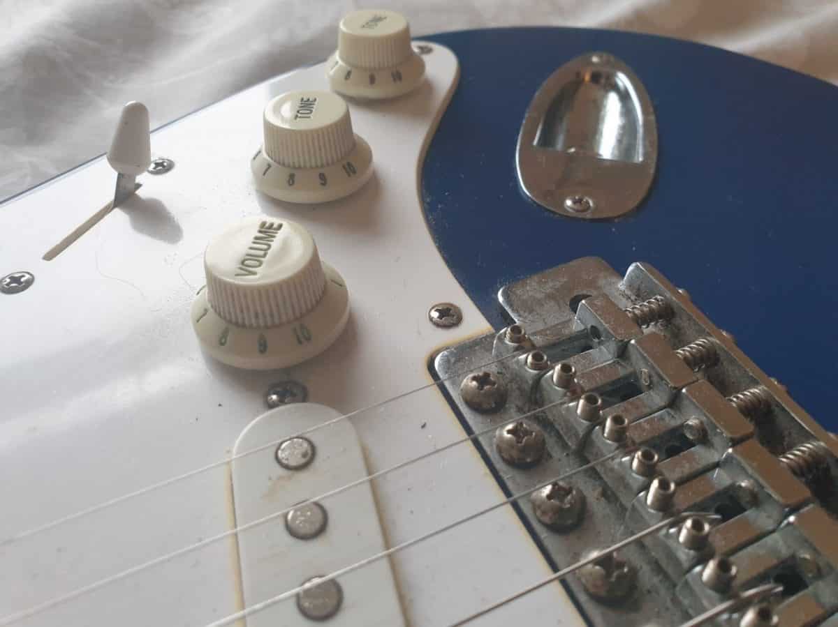 5 Famous Myths of the Fender Stratocaster debunked!