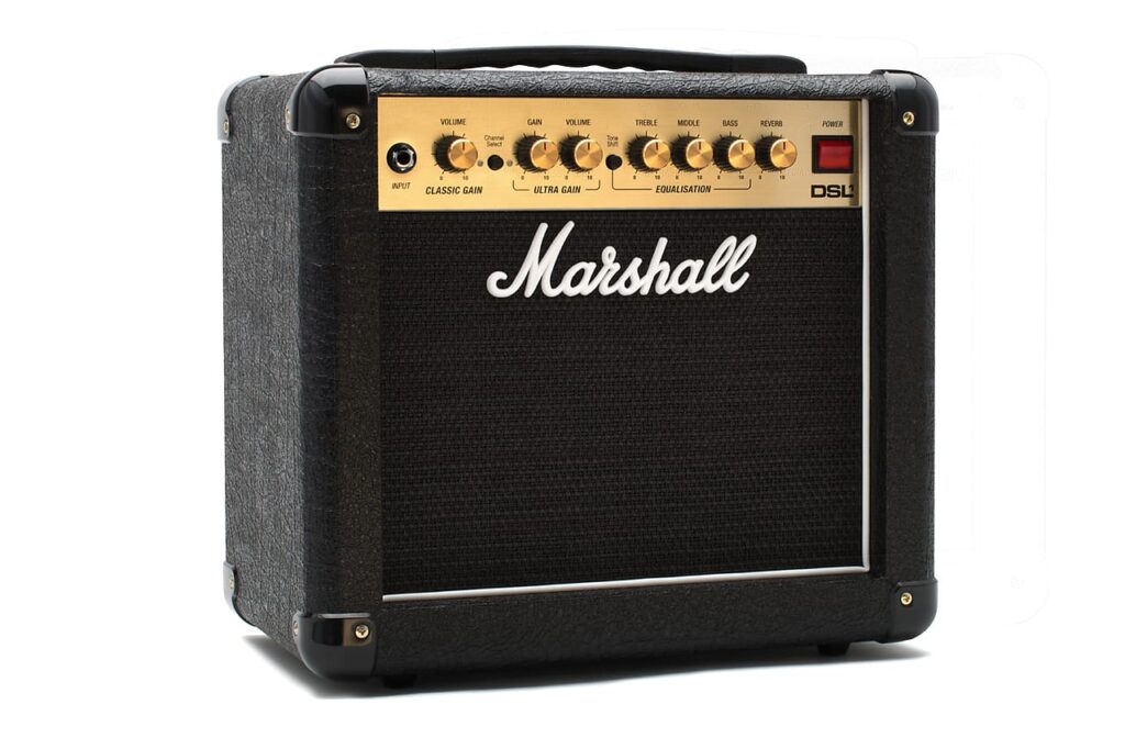 5 Benefits of a Low-Wattage Valve Guitar Amplifier. The Blogging Musician @ adamharkus.com