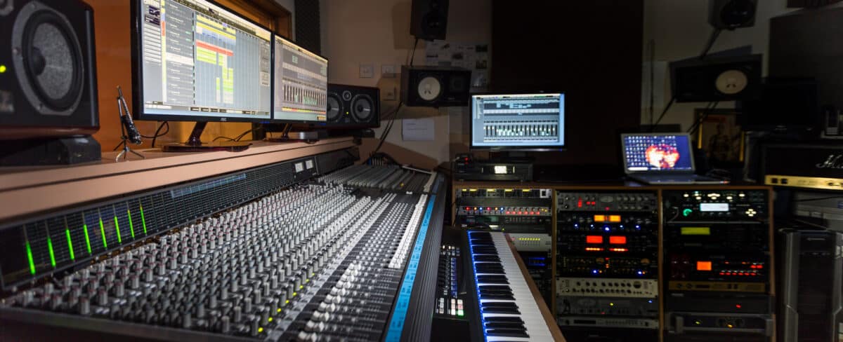 10 Benefits of using a Professional Recording Studio.